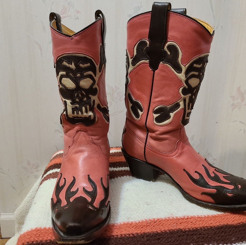 Cowboy boots, size 8 1/2, Corral, skull and ceoss bones